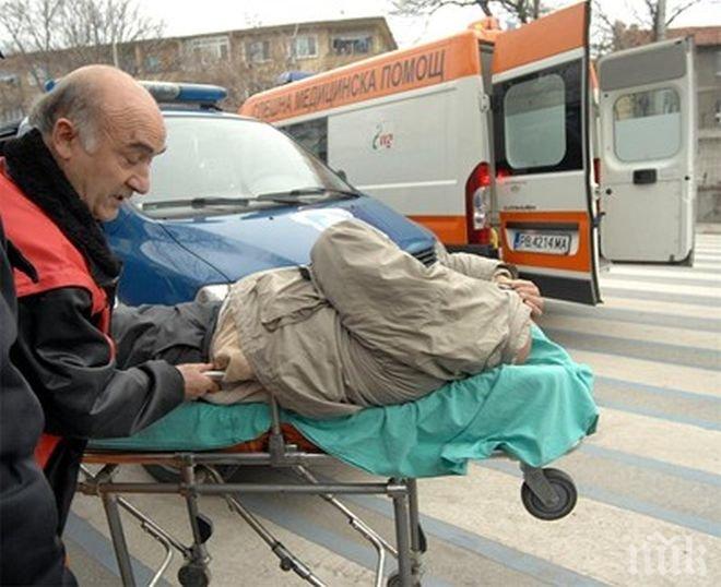 Пожарникари разбиха врата, за да спасят припаднал посред нощ мъж 