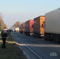 Отварят трето трасе за тирове през Дунав мост 2