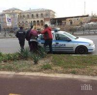 ЗВЕРСТВО! Обезумял мъж преби жена с тръба до гарата в Пловдив (СНИМКИ)