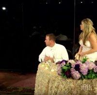 По средата на тяхната сватба, младоженецът стана и хукна да бяга. Всичко стана точно навреме!

