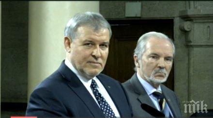 жега коледа вече ясно герб държи ключа новия кабинет реформаторите искат премиер голямата партия обновена снимки