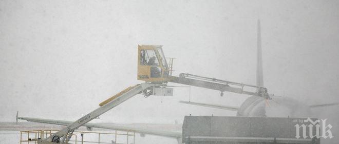 СТУД СКОВАВА АМЕРИКА! Милиони се готвят за опасни снежни бури