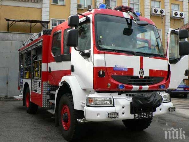 Пожар застрашава гробищата в Пловдив