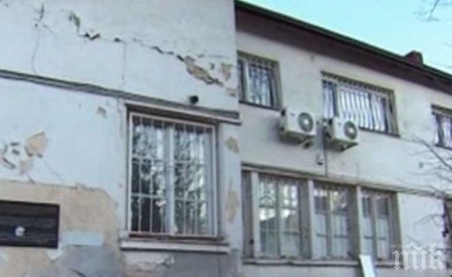 БИТКА ЗА ИМОТИ! Нещо се пече в Панчарево! Посегнаха да палят сградата на поземлената комисия БИТКА ЗА ИМОТИ! Нещо се пече в Панчарево! Посегнаха да палят сградата на поземлената комисия
