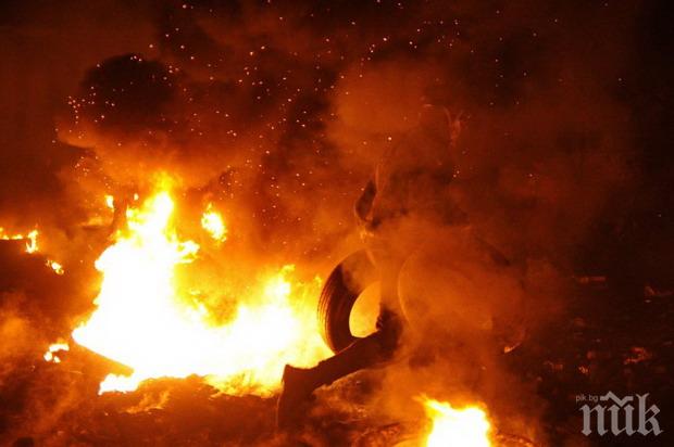 НАГЛОСТ! Роми масово горят гуми в Пловдив, за да изкарат метала от тях