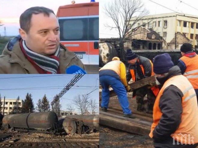 ЕКШЪН В КРИЗИСНИЯ ЩАБ НА ХИТРИНО! Кметът гуша за гуша с шефа на пожарната за източването на цистерните