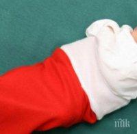 Хит в Петрич! Изписват новородените в коледно чорапче вместо в пеленки