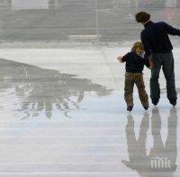 Най-голямата ледена пързалка на Балканите пак отвори врати в София 