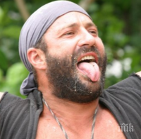 Късметлия! Малко преди празниците! Митьо Крика взе лотариен билет в чужбина, изтърка го и разбра -  печели... (СНИМКА)