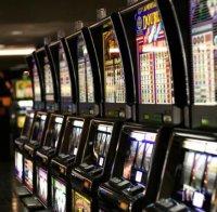 Наказват двойката прокурорка и следовател, играели хазарт по време на работа