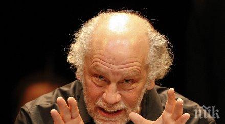 малкович дава автографи чинии софия