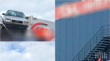 опасна каскада кола паркира покрива будка вестници снимки