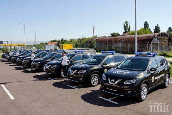 ЧЕСТИТО! Меркел ни прати 12 чисто нови джипа за „Гранична полиция“