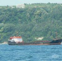 Продават по един кораб годишно заради дългове