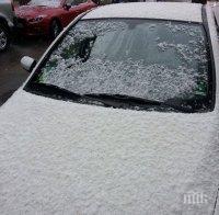 Сняг на парцали в София, снегорините тръгнаха (СНИМКИ) 