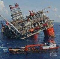 ТРАГЕДИЯ! Ураганен вятър отнесе нефтена платформа! Издирват изчезналите с 40 кораба и 6 хеликоптера 