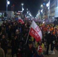 Кризата ескалира: Протестиращи блокираха парламента на Полша