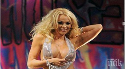 памела андерсън иска руско гражданство харесвало колекционира паспорти