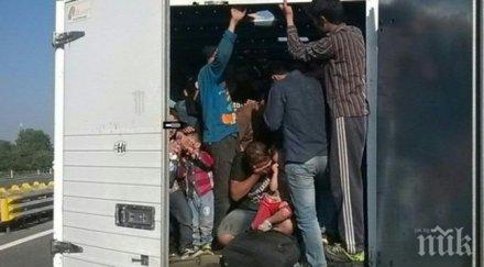граничари спипаха чужденци натъпкани камион ивеко