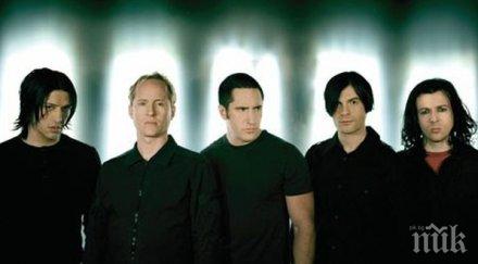 найн инч нейлс издават ново декември