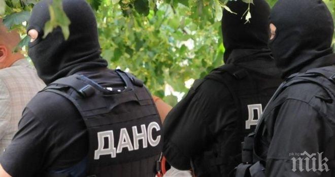 НЕМА ЛАБАВО! Закопчаха агент на ДАНС- взимал пари от чужденци, лъгал ги,че ще им осигури български паспорти 
