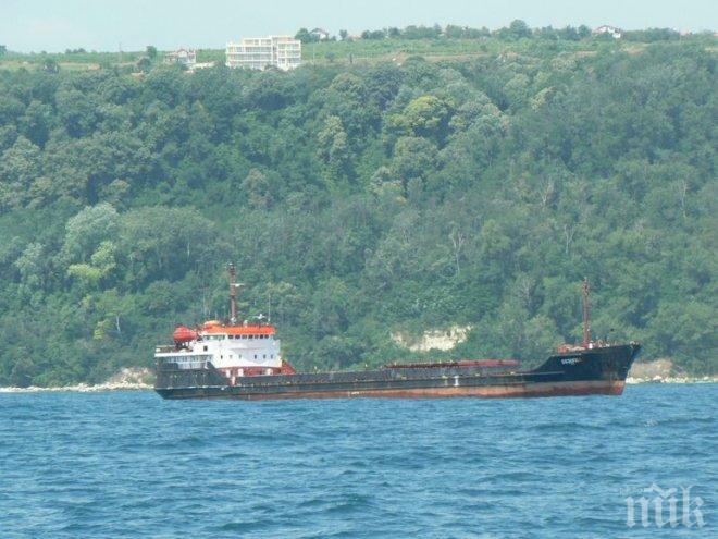 Продават по един кораб годишно заради дългове
