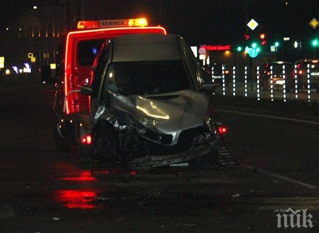 ТЕЖЪК УДАР! При катастрофата във Варна джип „Хонда“ навлиза в насрещното, помита БМВ и се пали