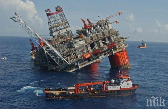 ТРАГЕДИЯ! Ураганен вятър отнесе нефтена платформа! Издирват изчезналите с 40 кораба и 6 хеликоптера 