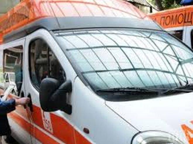 Джигит влезе в насрещното, помете друга кола и помля себе си