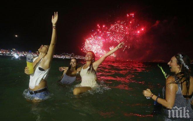 Кризата удря и фойерверките! Съкращават прочутата заря в Рио