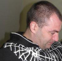 Ембака осъден на два бона глоба за ритане на полицейска камера 