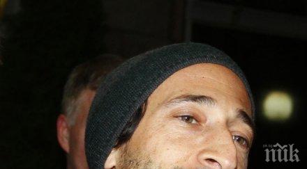 излагация измамиха ейдриан броуди родно летище