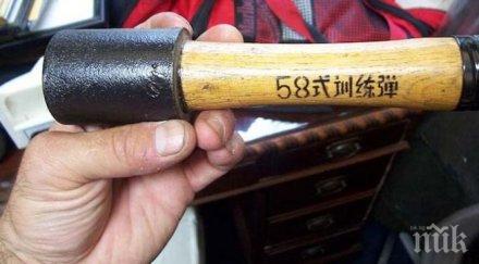 идиот мъж години ползва граната чупи орехите