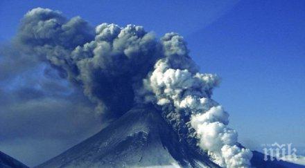 вулканът богослов вдигна пепел аляска