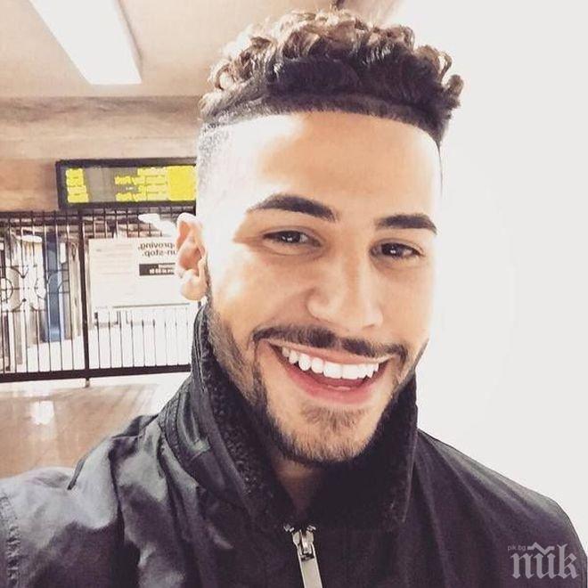 Изхвърлиха Адам Салех от самолет - говорил на арабски (ВИДЕО)