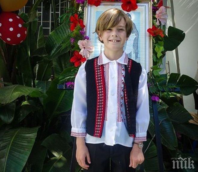 Най-малкият внук на Симеон Втори стана коледарче в Мароко (СНИМКИ)