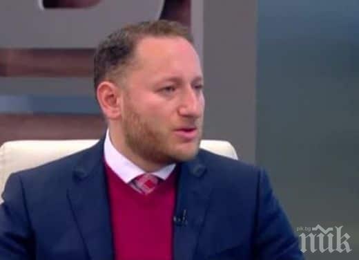 Партия ДРОМ протестира пред Александър Невски”