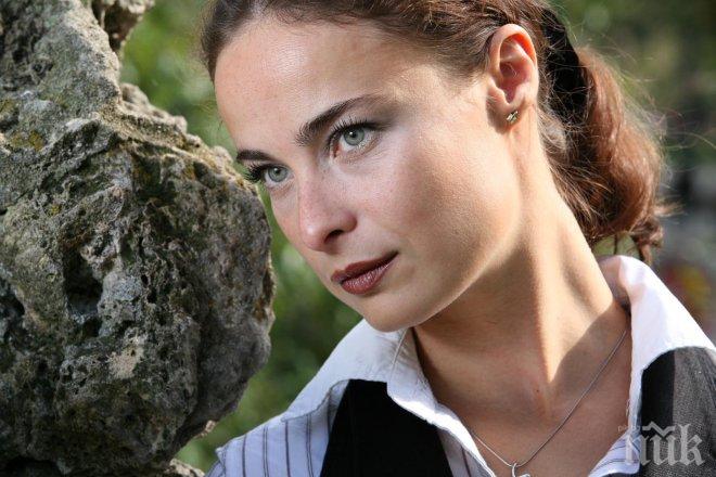 САМО В ПИК И РЕТРО! Йоана Буковска лапна 200 бона за година - актрисата забогатя рязко от търговия с деца