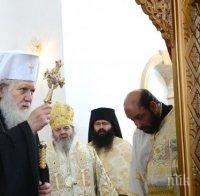 Патриархът гостува за литургия в Руската църква