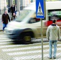 СЪДЕБЕН АБСУРД: Пешеходците имат абсолютно право на пътя, само ако пресичат на светофар, зебрата не ги пази 