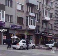 ИЗВЪНРЕДНО! Здравеняк извади нож на ченгета в Бургас