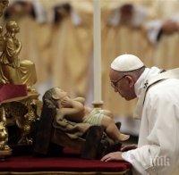 Папа Франциск: Коледа е „заложник на материализма“