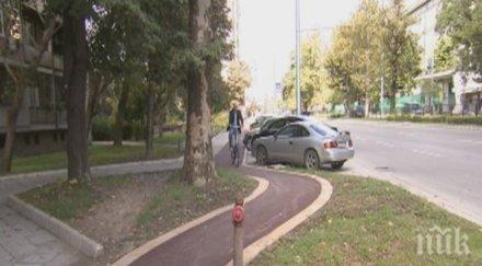 супер нагло баровски мерцедес задръсти велоалея снимки