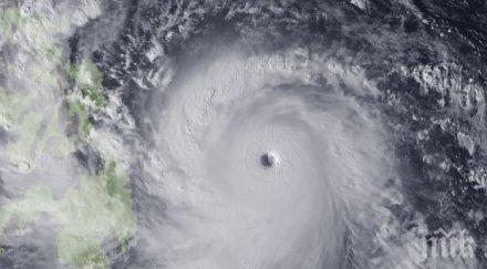 мощният тайфун удари филипините островът откъснат света