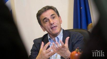 майтап гръцки финансовият министър разпраща картички стиснатия скрудж коледна песен