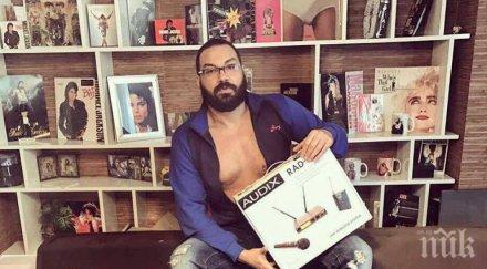 бендът азис изненада микрофон коледа