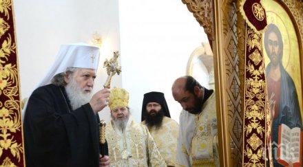 патриархът гостува литургия руската църква