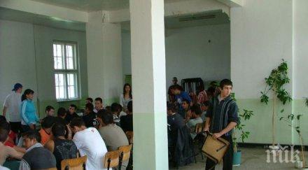 непълнолетните затворници бойчиновци посрещат коледа чичо скрудж