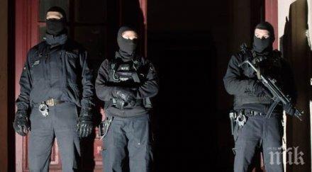 екшън берлинската полиция щурмува граната мюсюлмански молитвен дом