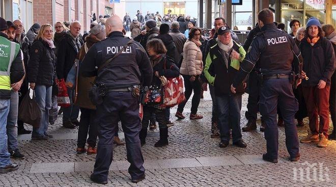 ПАНИКА В БЕРЛИН! Сапьори блокираха половината град заради подозрителен пакет, спряха метрото и автомобилите  